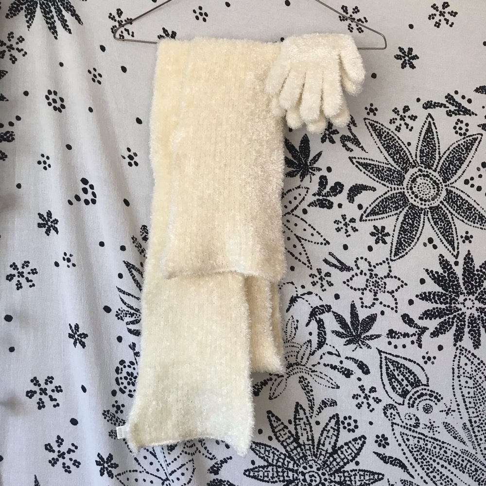 Soft fuzzy scarf & gloves set